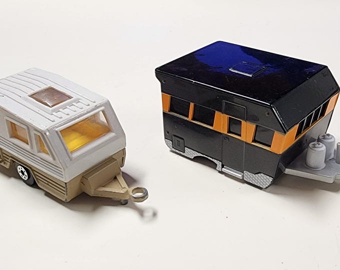 Maisto Die Cast Travel Trailer Bundle Alameda and Caravan Camp 1:64 Scale Diecast