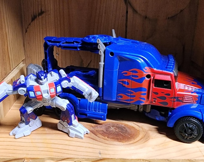 Transformers Autobot Optimus Prime Bundle Two Pieces Included