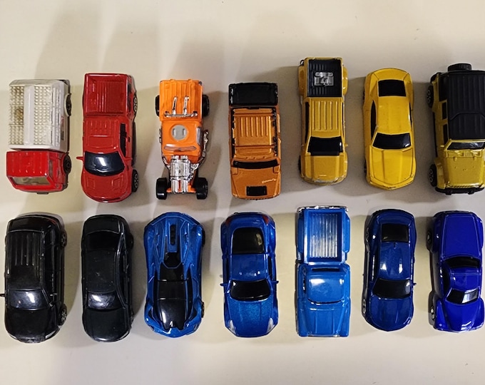Maisto Diecast Car Bundle 14 Cars Included