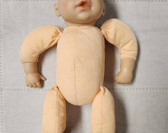 Muñeca bebé vintage Chou Chou Zapf Creation con ojos que se abren y se cierran