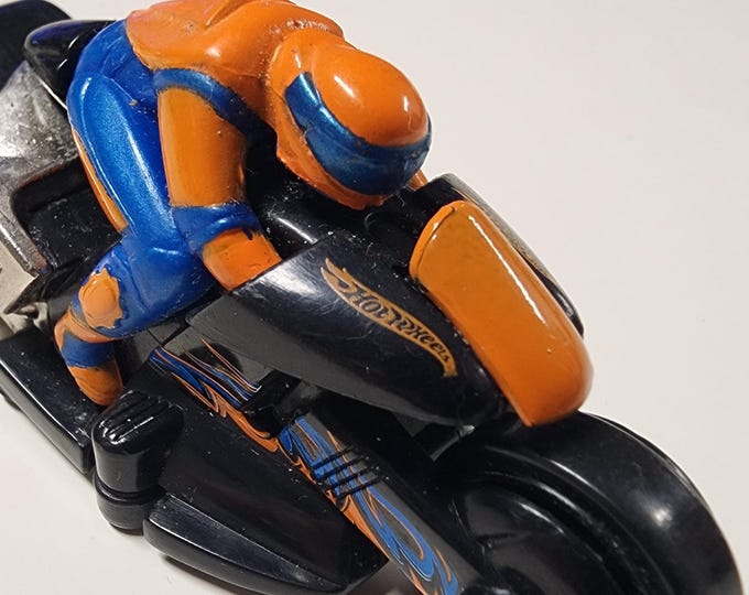 Hot Wheels Thunder Cycles Caffiend Moto Wastelands Series 1:64 Scale Motorcycle