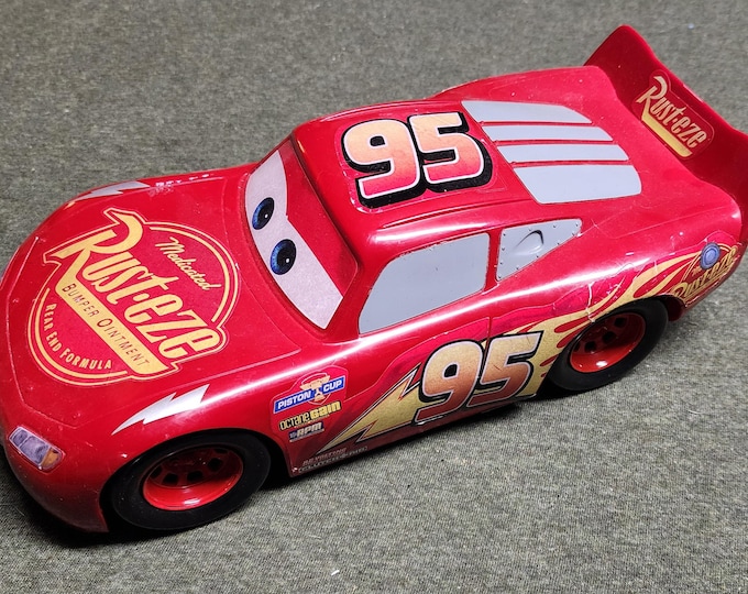 Disney PIXAR Cars Lightning McQueen 1:12 Scale Car