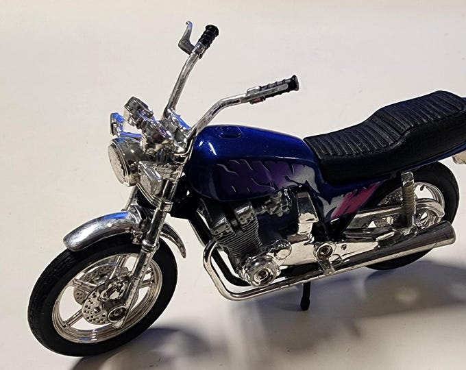 Maisto Suzuki GSX-5750 Motorcycle 1:18 Scale