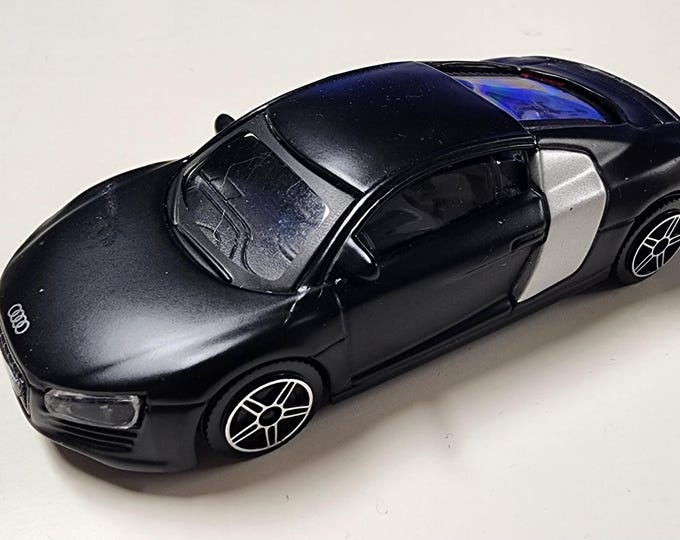 Bburago Audi R8 1:43 Scale Diecast Car