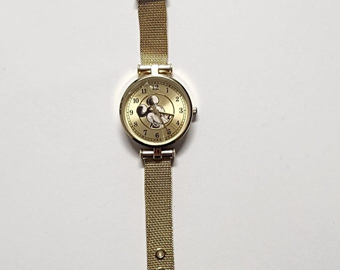 Womens Disney Gold Tone Mickey Mouse Watch with Gold Mesh Band Cracked Screen