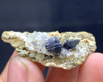 Cristaux d'anatase rares sur matrice en provenance du Pakistan - 30 carats