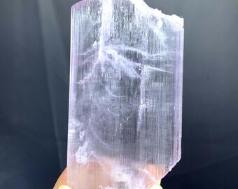Cristal de kunzita rosa transparente de Afganistán - 163 gramos