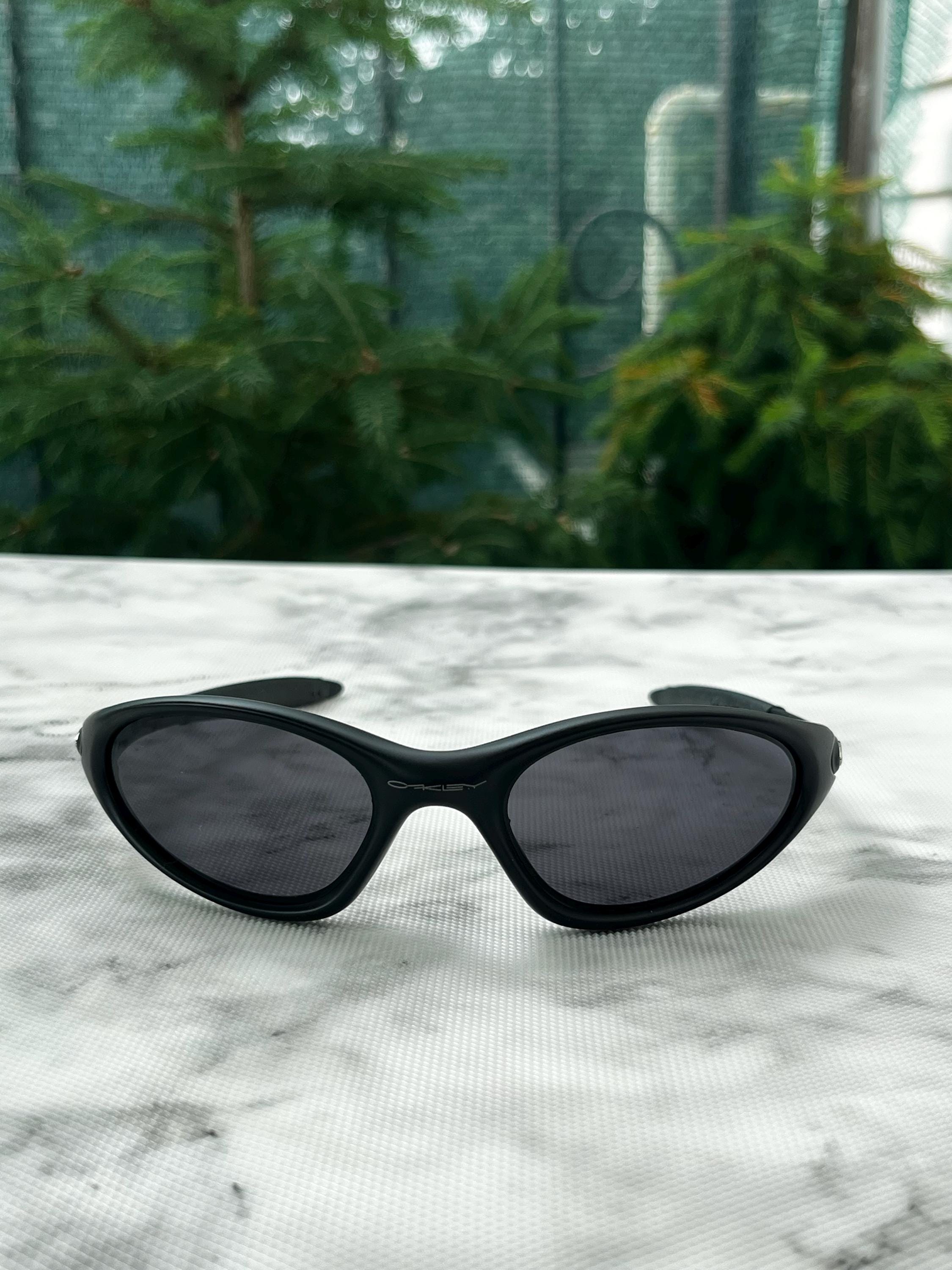 Oakley Minute 1.0: Matte Black Wrap Sunglasses – Perfect