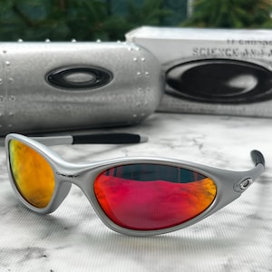 小物 Oakley minute 1.0 silver Y2K 90 vintage Oakley Minute 1.0: Silver Fire Iridium Wrap Sunglasses