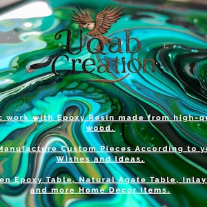 Puede incluir: Obra de arte abstracta con patrones arremolinados en tonos de verde azulado, verde y blanco. La imagen presenta el texto "Uoab Creation" y texto adicional que describe el trabajo art&iacute;stico con resina epoxi y art&iacute;culos de decoraci&oacute;n para el hogar personalizados.