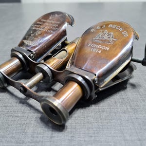 Binoculares de latón estilo antiguo - Catalejo náutico de 15 cm - Decoración de escritorio marítima - Regalo vintage para exploradores - Colección de miniaturas para capitanes de barcos