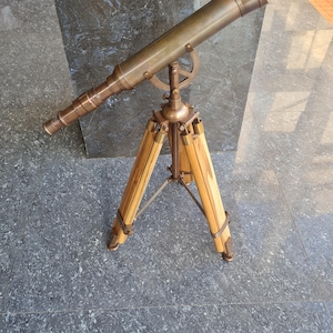 Telescopio antiguo de latón con trípode de madera - Catalejo náutico de 35,5 cm - Decoración de oficina marítima - Regalo para capitán - Colección Vintage Explorer