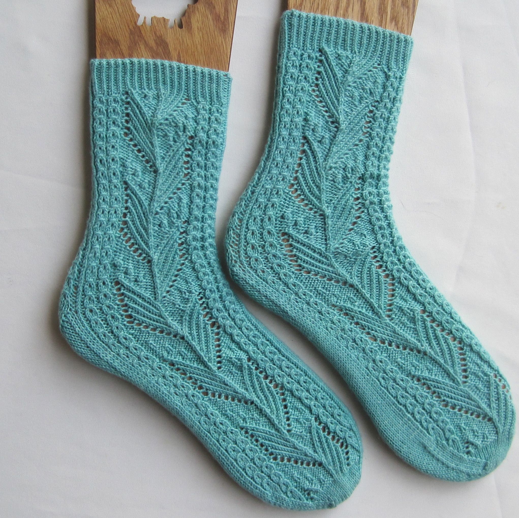 Knit Sock Pattern: Laurel Nupps and Mock Cable Sock Knitting