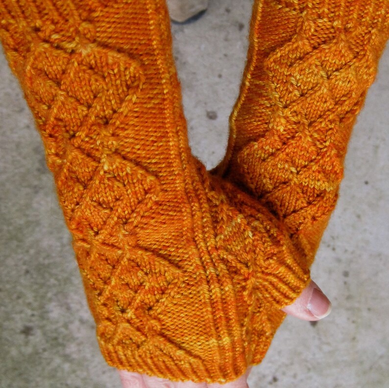 Knit Fingerless Mitts Pattern: Twisted Mitts Knitted Glove ...