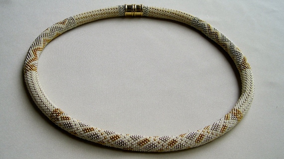 Bead Crochet Necklace Pattern: Silver Threads and Golden Needles