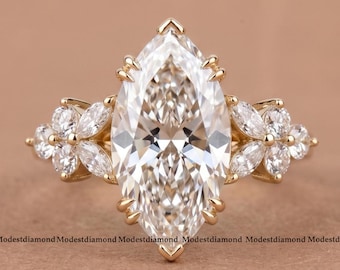 Anillo de compromiso de moissanita talla marquesa en oro amarillo con piedras laterales talla marquesa y redondas. Joyería fina hecha a mano. Regalo de cumpleaños único para ella.