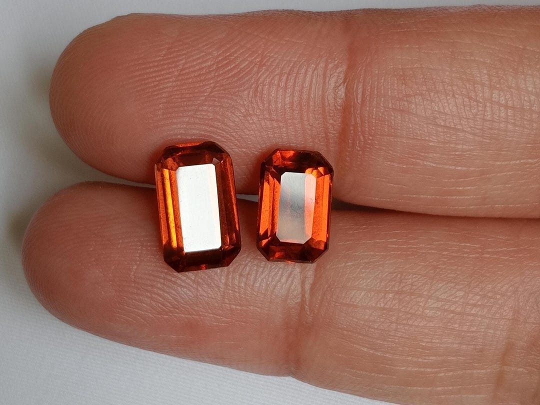 RARE !! HESSONITE ORANGE ROUGE DE MADAGASCAR : 6,38 CARATS ★★ p468.129t