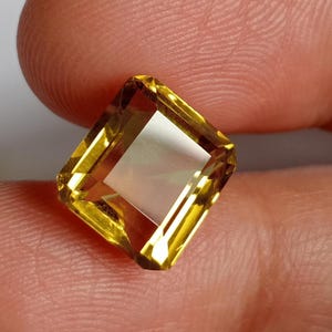 6.57 cts Honey quartz, Honey quartz for jewellery, Honey quartz for Ring size , Natural Honey quartz, Original Honey quartz, 11.7x10.7x7 MM