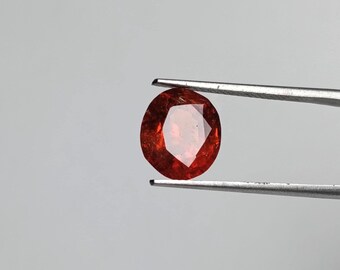 4 Carat Red Hessonite Garnet: Faceted Oval Gemstone (10.5x9.2 MM)