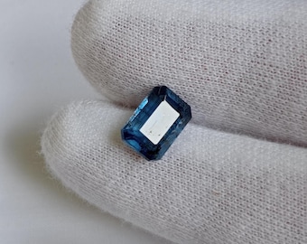 Naturalny niebieski cyjanit o masie 3,15 Ct: ośmiokątny szmaragdowy szlif