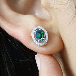 Natürliches Feuer Schwarze Opal Ohrstecker für Frauen, Vintage Feuer Opal Ohrringe, Minimalistische Ohrringe, AAA äthiopische Opal Ohrstecker für sie