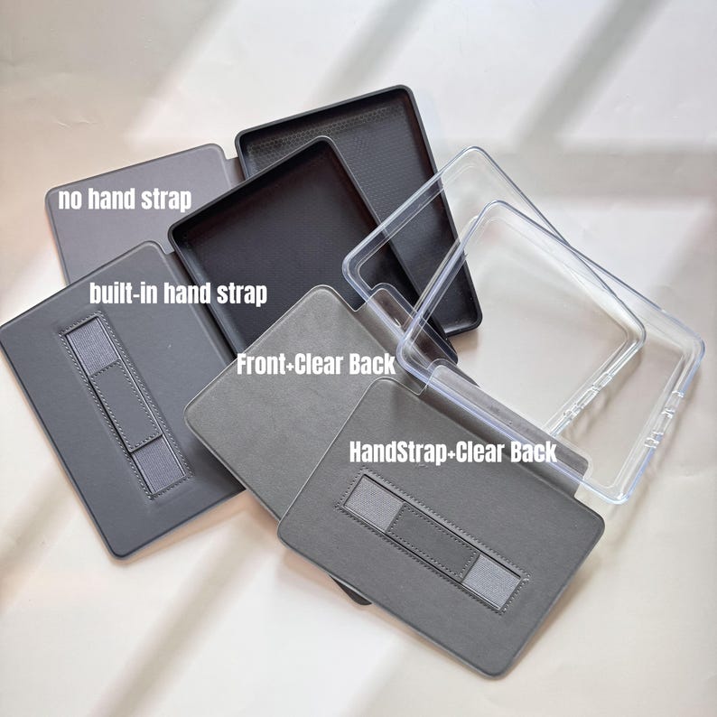 Pu&ograve; includere: Una selezione di custodie per tablet in grigio e nero, alcune con retro trasparente. Le etichette indicano "no hand strap", "built-in hand strap" e "HandStrap+Clear Back". Diverse opzioni per proteggere e facilitare l'uso dei tablet.