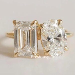 Toi Et Moi Engagement Ring, Emerald Oval Moissanite Ring, Two Stone Diamond Ring, 14K Solid Gold Toi Et Moi Ring, Lab Grown Diamond Ring.