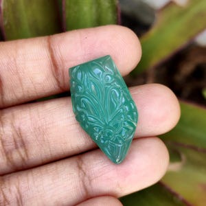 Handgeschnitzter grüner Onyx-Blattschild-Cabochon, loser Edelstein für Schmuck