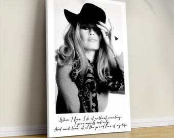 Brigitte Bardot Schwarzweiße Leinwand Wandkunst – Vintage Hollywood Icon Portrait mit Zitat