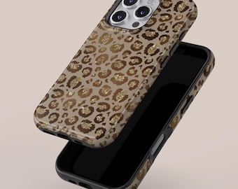 Peut inclure: Coque de téléphone avec un motif léopard. Le boîtier est beige avec des taches marron et dorées. Le téléphone noir est présenté avec la coque.