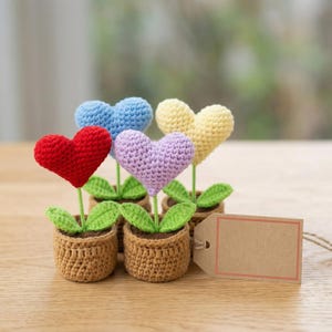 Flor de corazón de ganchillo en maceta, regalo de San Valentín para ella, figuritas de corazón de ganchillo coloridas, decoración romántica para escritorio, lindo regalo de corazón