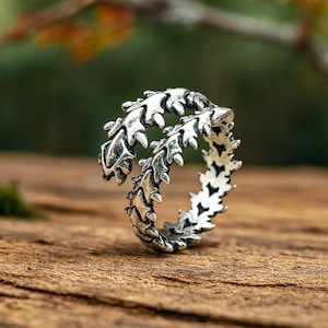 Adjustable Stainless Steel Centipede Ring: Gothic Punk Jewelry