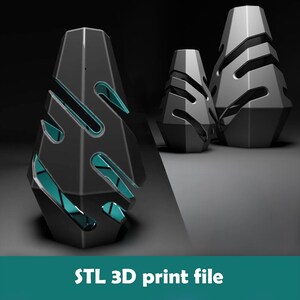 Op de afbeelding: Drie abstracte, geometrische sculpturen in grijstinten en zwart met turquoise accenten. De sculpturen hebben een facetontwerp met uitgesneden secties. De tekst "STL 3D print file" wordt onderaan de afbeelding weergegeven.