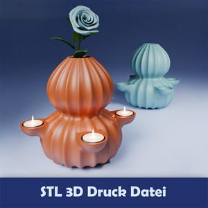 May include: An orange ceramic candle holder with three candle spaces and a vase for a blue rose. A second, similar teal candle holder is in the background. The text "STL 3D Druck Datei" is at the bottom.