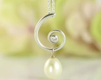FAUN curly silver pendant with diamond