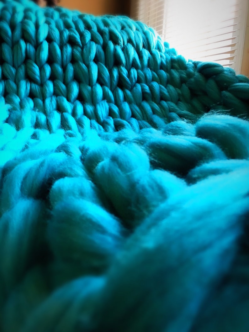 Super Chunky Acrylic/Vegan Knit Blanket image 9