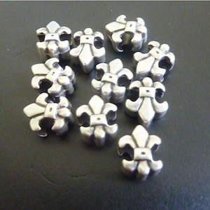 10 Fleur De Lis Slider Beads, Large Hole Beads, Fleur De Lis Charms, Cute Bracelet Findings, Silver Flower Beads, Beads Spacer, ZM378as
