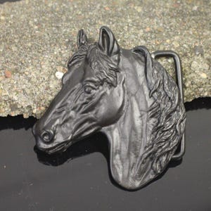 Matzwarte riemgesp van paardenhoofd, verstelbare klikgesp, cowboyaccessoire in westernstijl, riem niet inbegrepen, riemen met dierenthema GS281mb