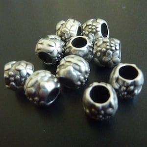 10 Flower Pattern Round Beads, Antique Silver Plated Beads, Spacer Beads, Metal Beads, Jewelry Making Supplies, Wholesale Price, ZM404as