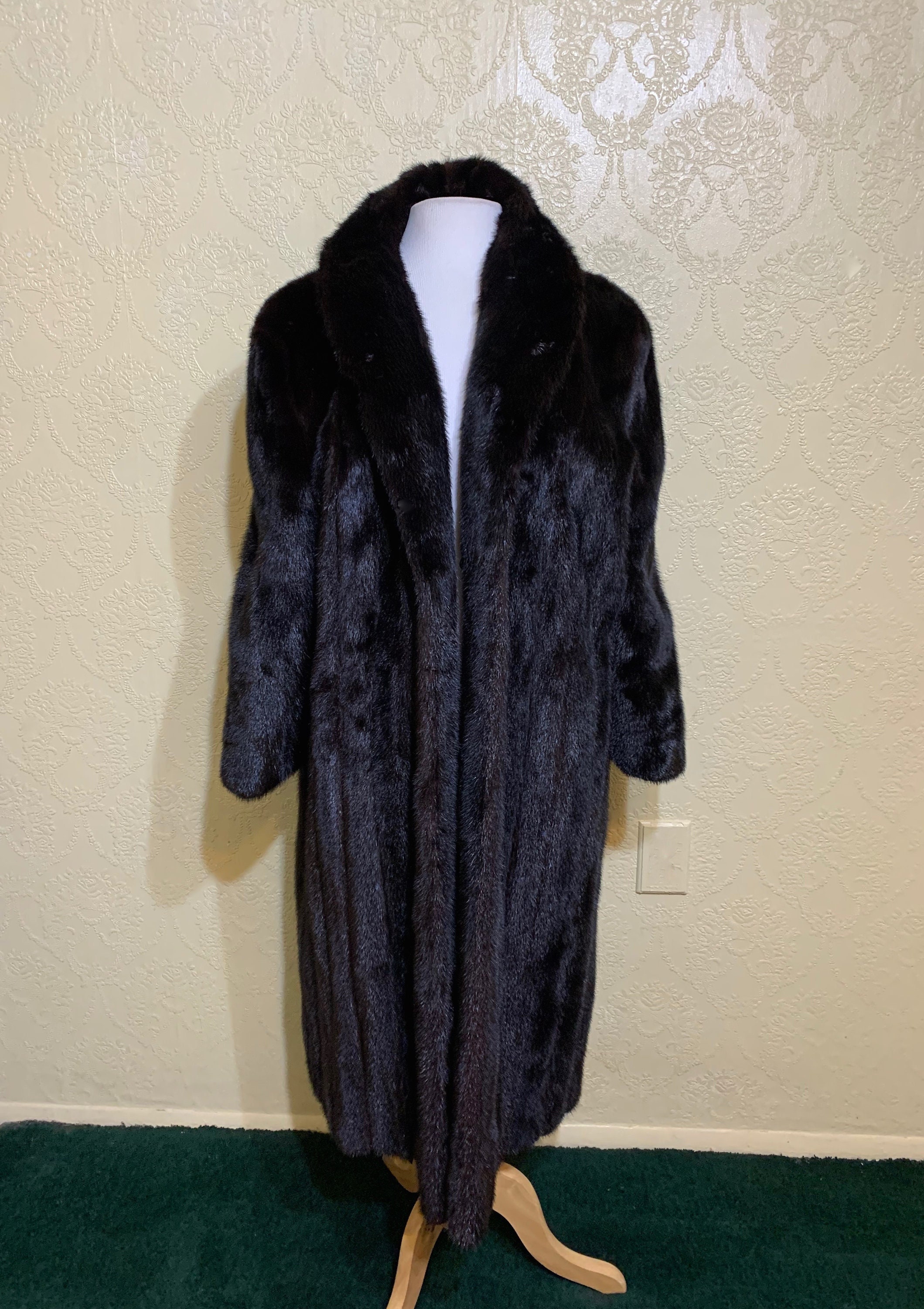 Louis Feraud, Jackets & Coats, Louis Feraud Paris Full Length Dyed Jet  Black Sheared Mink Fur Coat Small