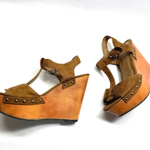70&#39;s Cosplay Clogs sz 9.5 WOOD PLATFORM CLOGS Faux Suede Leather Straps Faux Wood Platforms