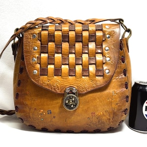 sale xl sz HAND TOOLED LEATHER floral embossed vintage bohemian Saddle bag shoulder bag Made In Mexico Excellent Condition Intact Throughout