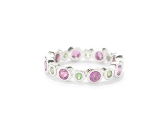 Anillo de granate rodolita y tsavorita natural, anillo de aniversario, delicado anillo Art Déco, anillo de boda con piedra de nacimiento de enero, anillo minimalista apilable.