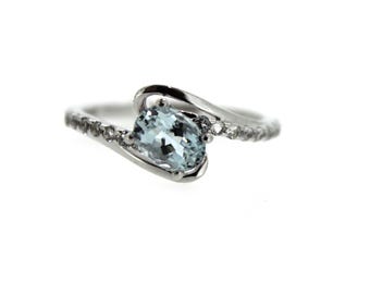Anillo de compromiso de aguamarina, anillo minimalista de oro de 14 quilates, anillo apilable ovalado de aguamarina, joyería de piedra natal de marzo, delicado anillo de promesa para ella.