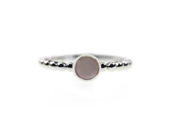 Anillo solitario de cuarzo rosa natural, delicado anillo redondo de piedra preciosa de inspiración vintage, anillo de plata de ley 925 para propuesta o promesa de matrimonio para ella.