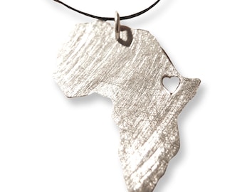 Afrikanische Halskette Karte, Silber Afrika Halskette, personalisierte Afrika Anhänger, Afrika-Reise, Afrika-Charme, Flitterwochen-Reise-Geschenk