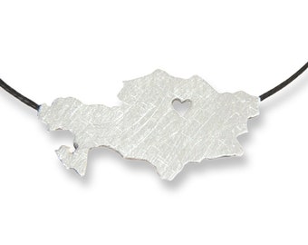 Collar de Kazajstán, colgante de plata de Kazajstán, collar de mapa de plata, colgante de mapa personalizado, collar personalizado, regalo de viaje