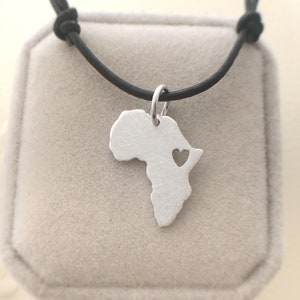 Collier de l'Afrique, pendentif carte en argent carte de l'Afrique, bijoux africains, collier personnalisé, argent massif 935 dans une boîte cadeau kraft