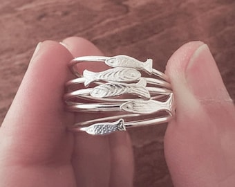 Sterling Silver Fish Ring – Dainty Minimalist Ocean Jewelry, Tiny Fish Band, Stackable Sea Lover Gift