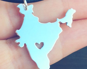 Colgante personalizado con mapa de India, collar Nova Delhi, plata de ley 935 con mapa de India en una caja de regalo de papel kraft con un regalo extra gratis.